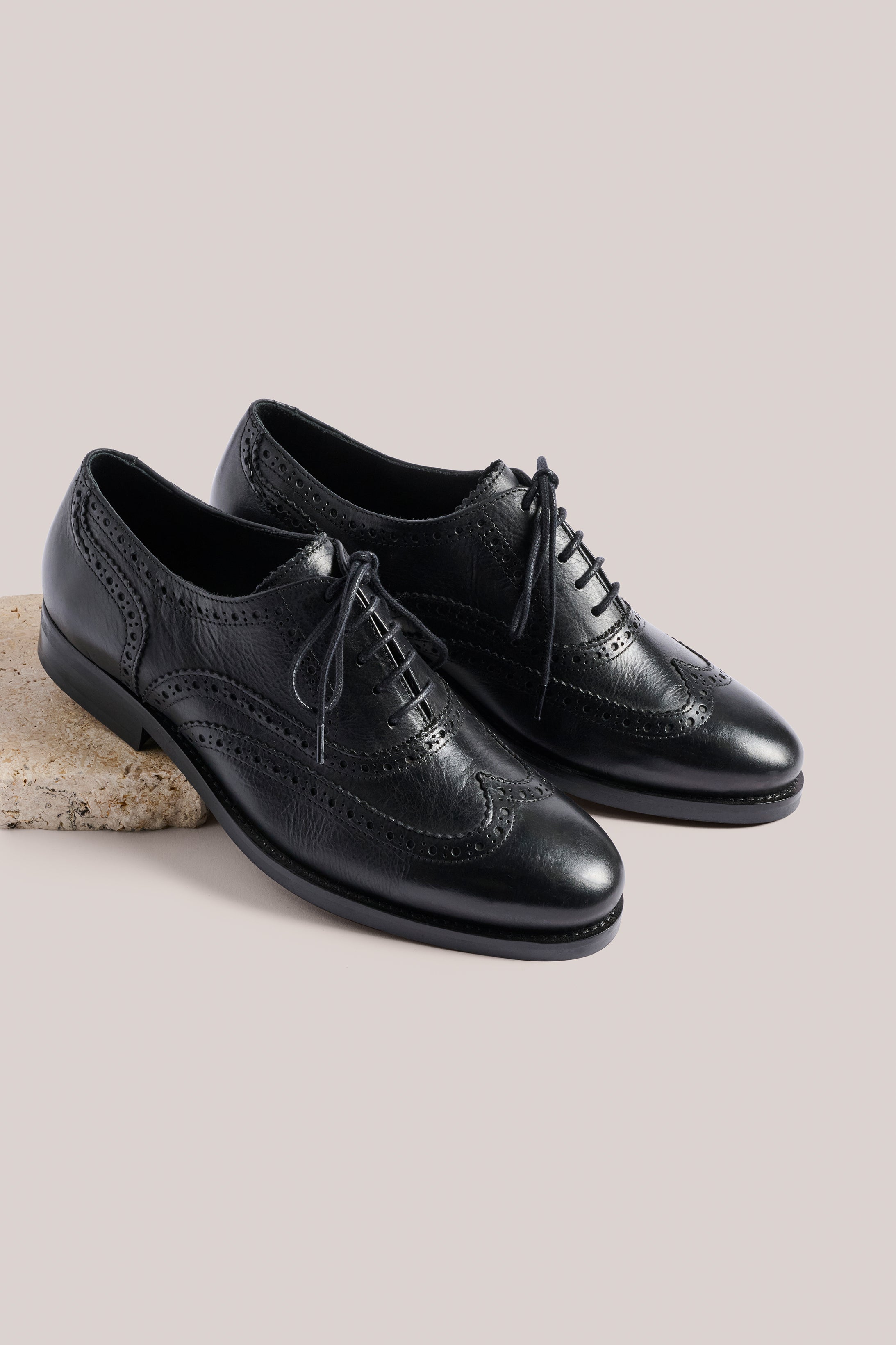 Brogue - Black Smooth Leather
