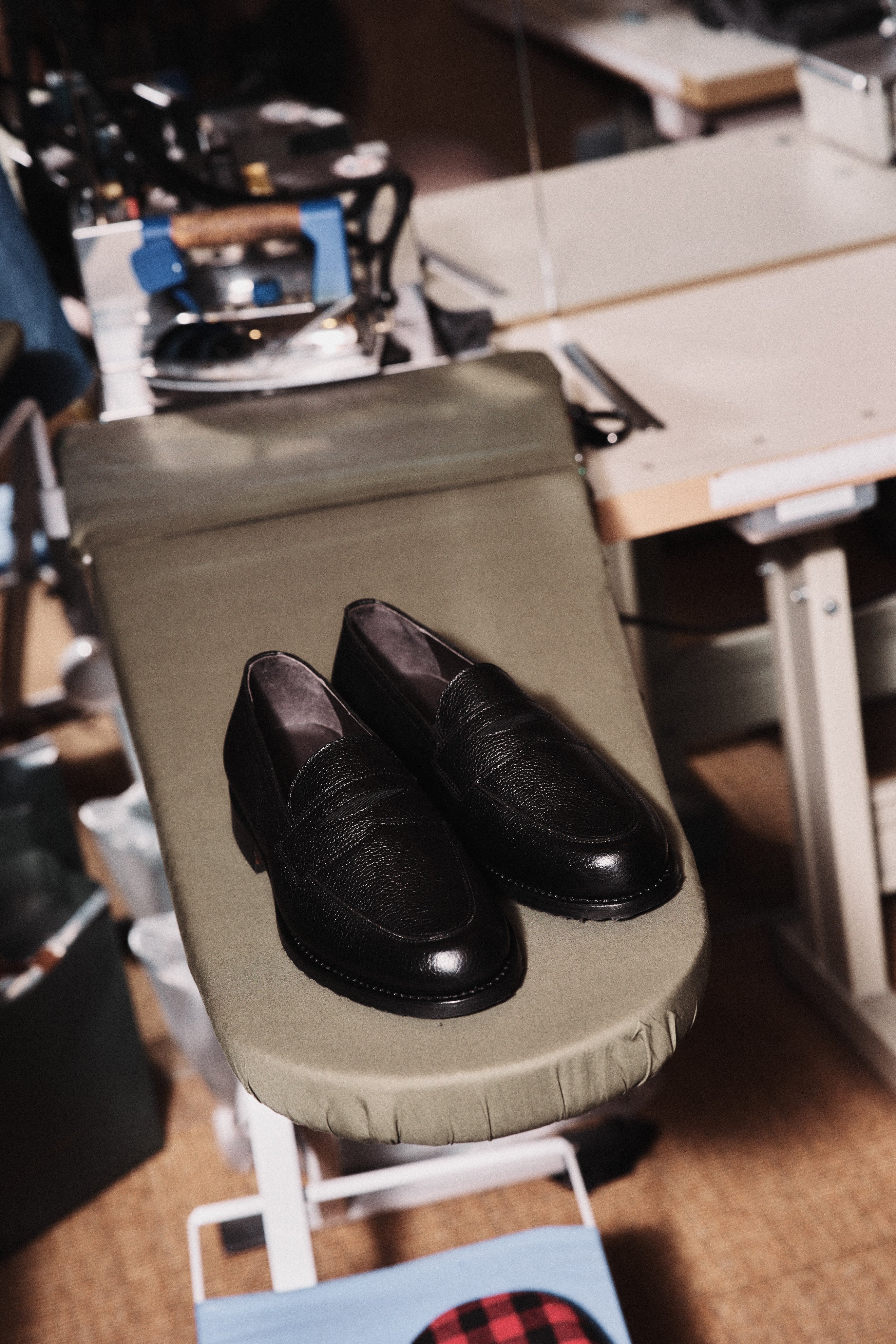 Russell Loafer - Elastic Grain Leather - Black