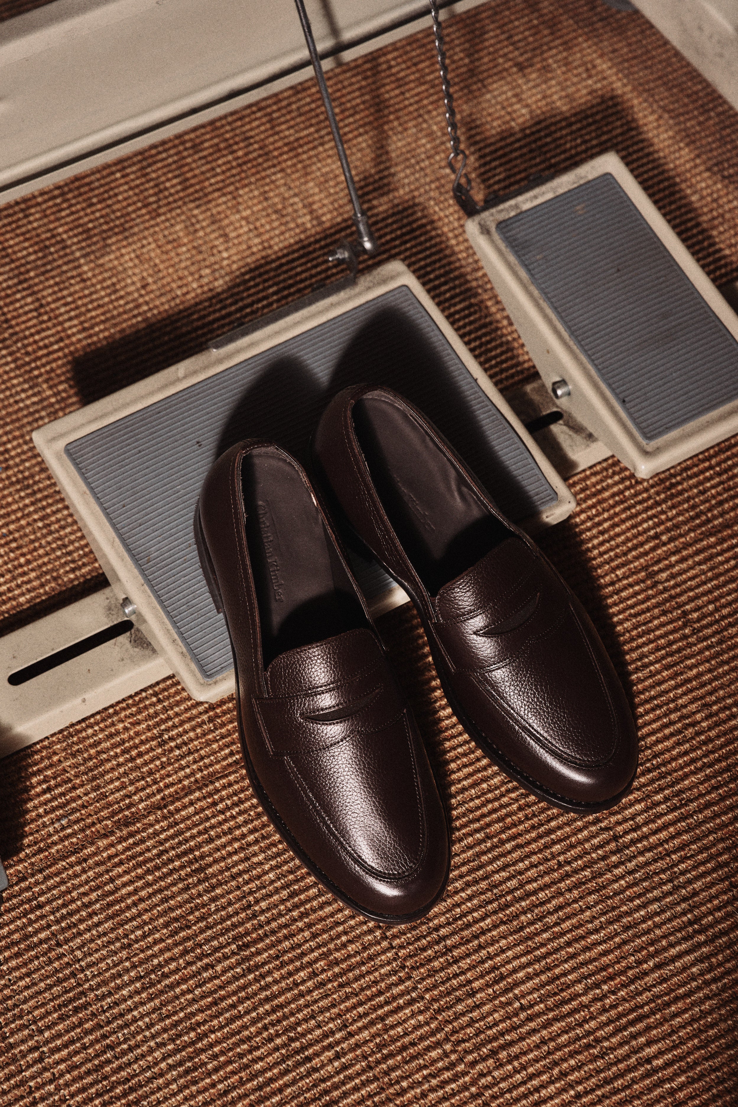 Russell Loafer - Elastic Grain Leather - Chocolate