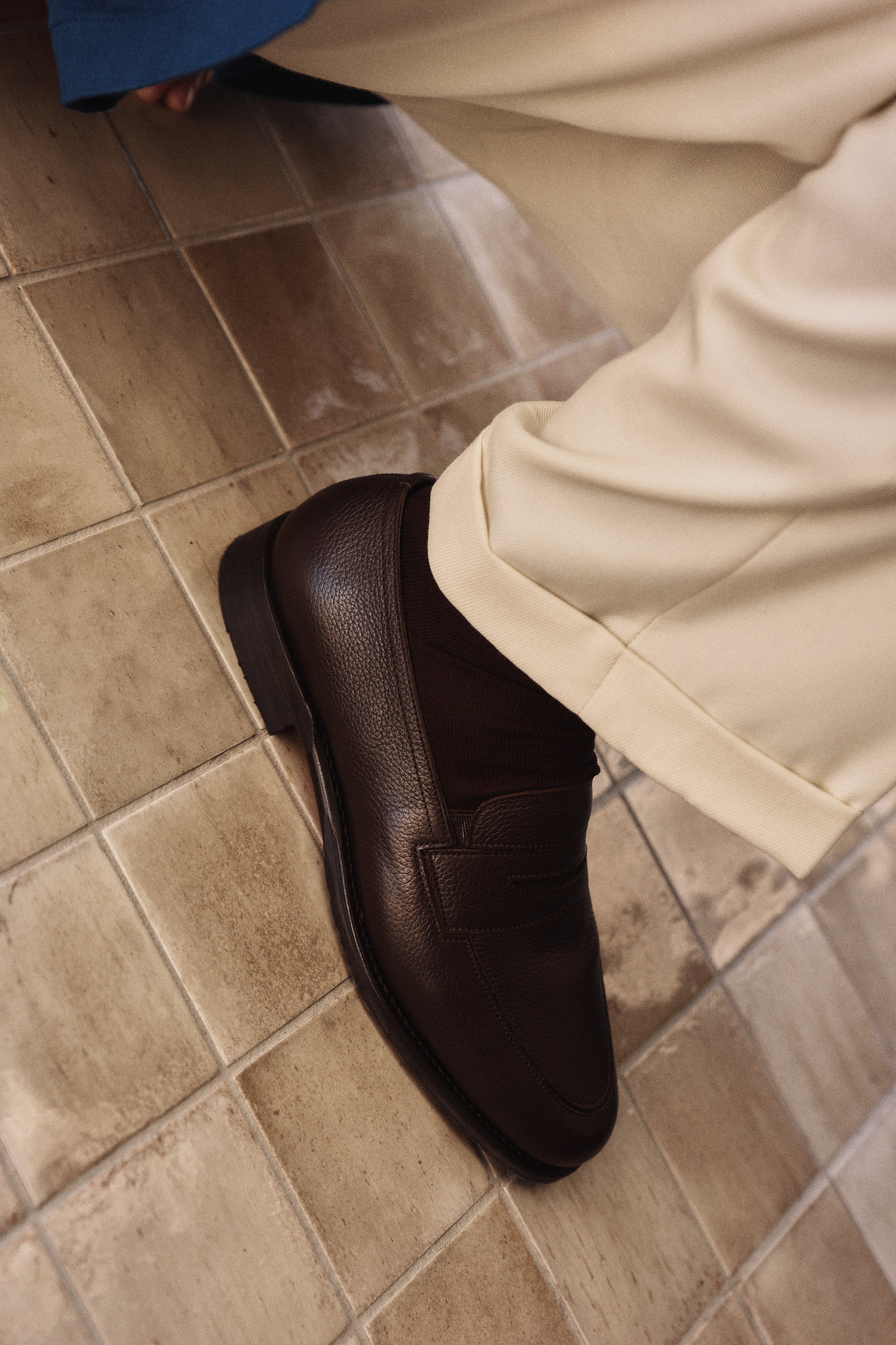 Russell Loafer - Elastic Grain Leather - Chocolate