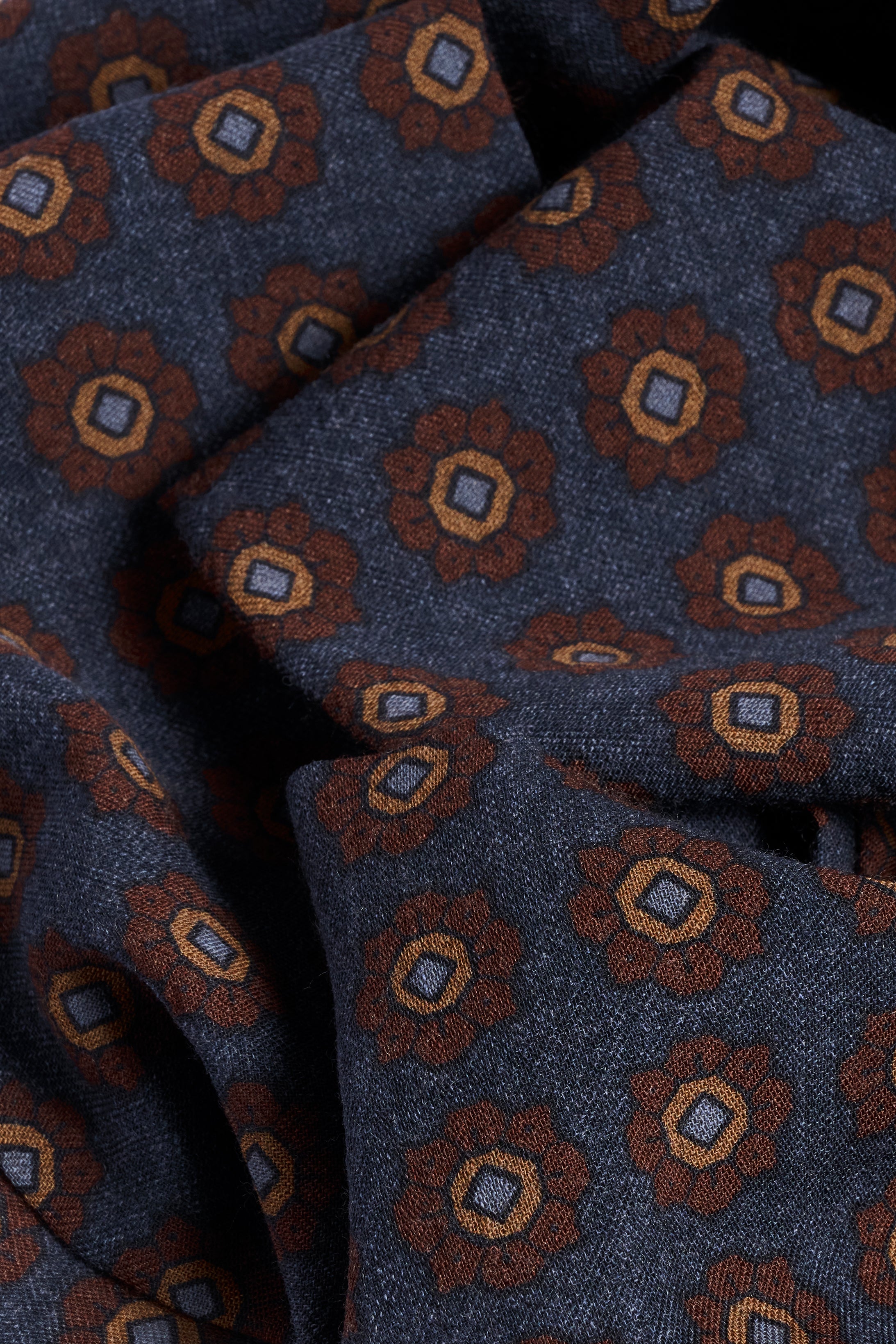 Neckscarf_navyflowers_2.jpg